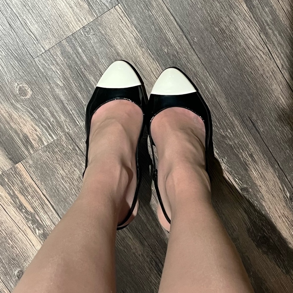 Chanel black patent leather with white cap toe Slingback pumps - Picture 13 of 15